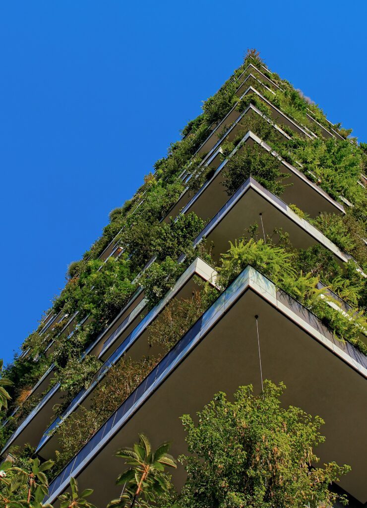 A building with many green plants growing on it.